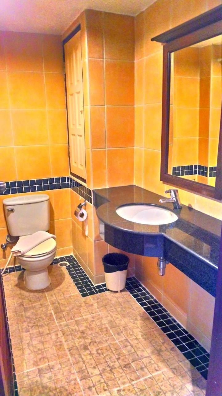 Auberge de jeunesse Bodega Phuket Patong (Adults Only) Extérieur photo