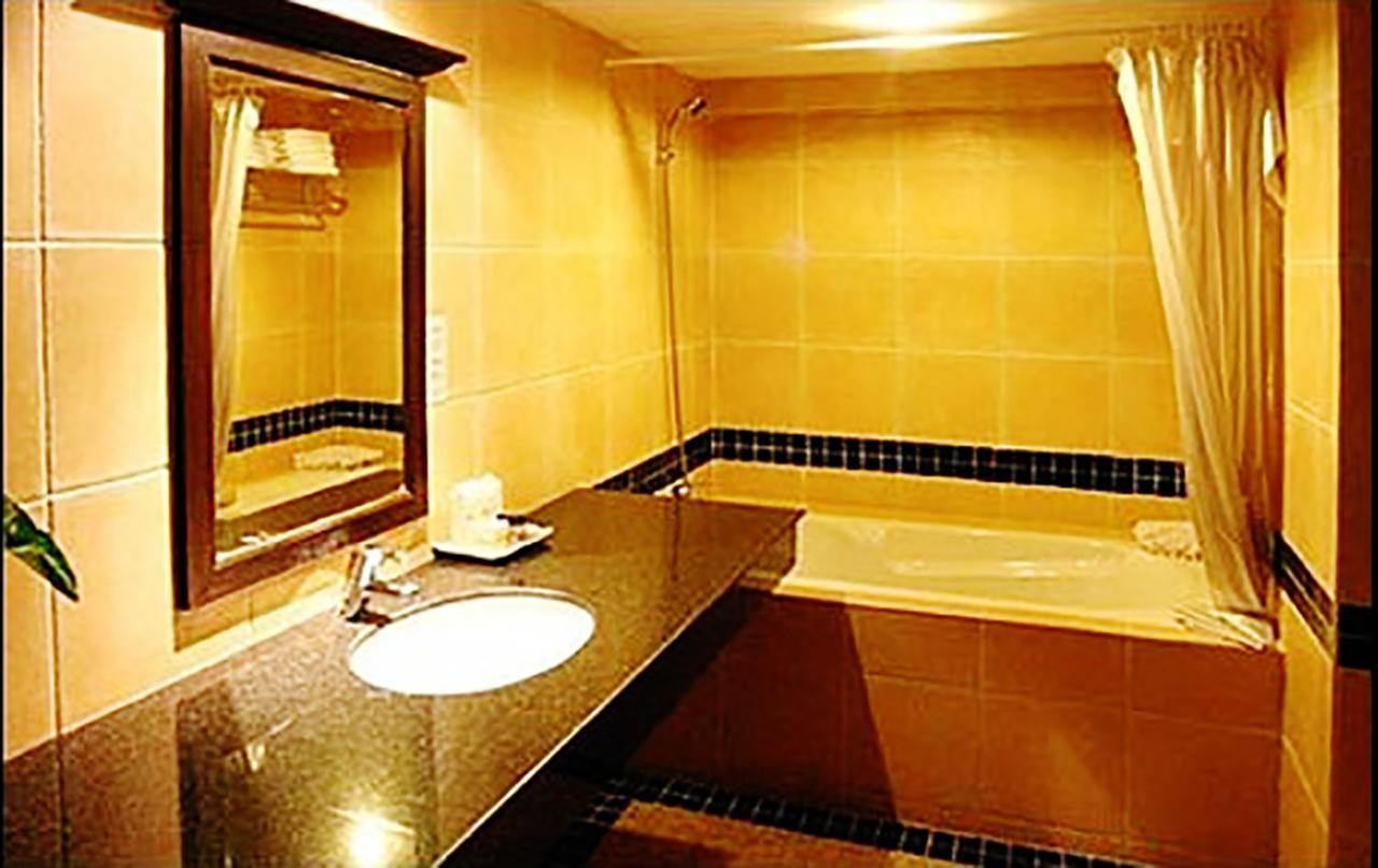 Auberge de jeunesse Bodega Phuket Patong (Adults Only) Extérieur photo