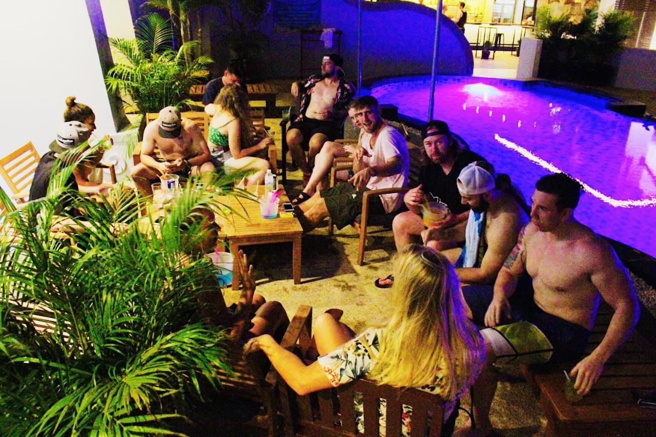 Auberge de jeunesse Bodega Phuket Patong (Adults Only) Extérieur photo