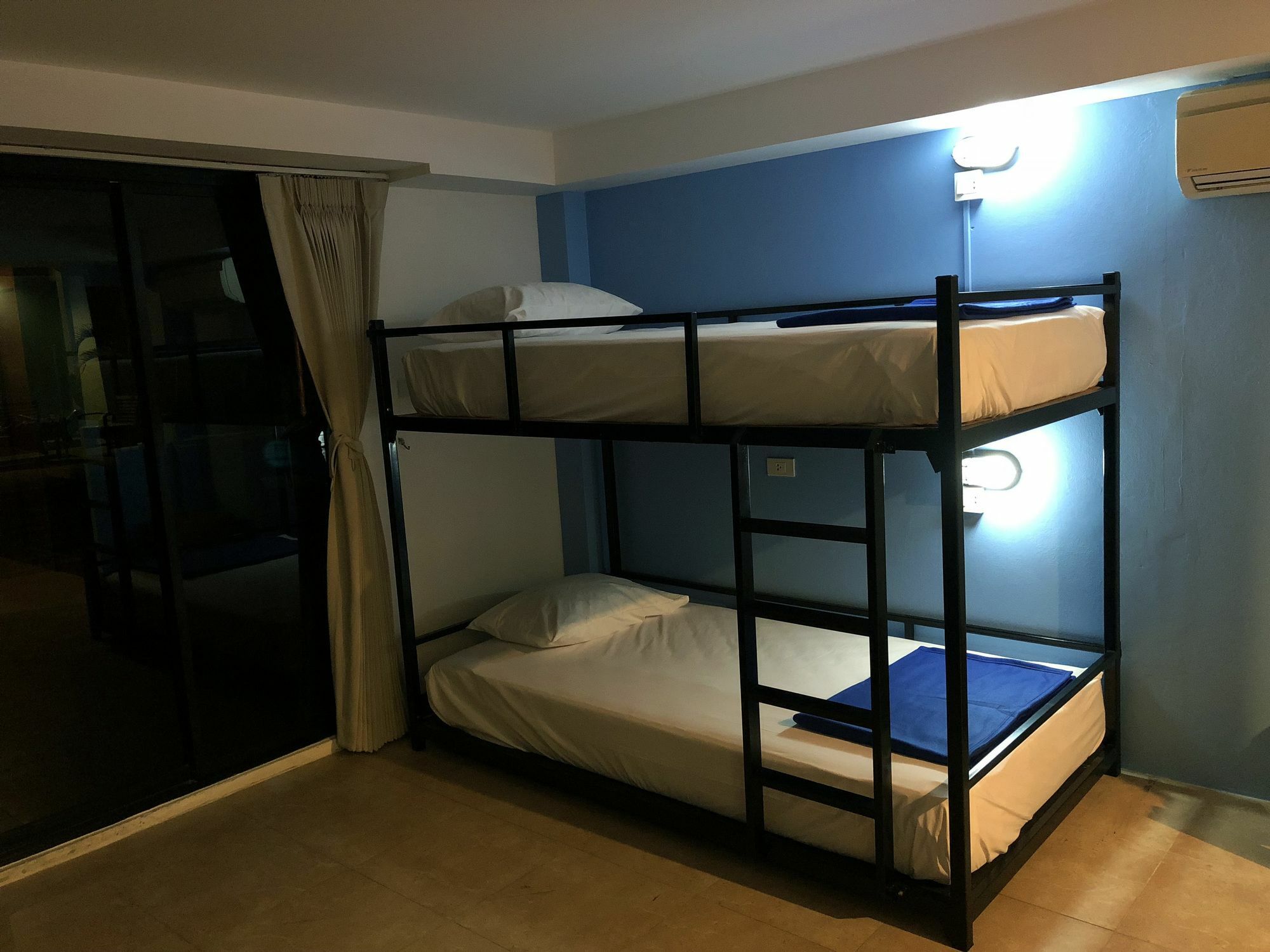 Auberge de jeunesse Bodega Phuket Patong (Adults Only) Extérieur photo