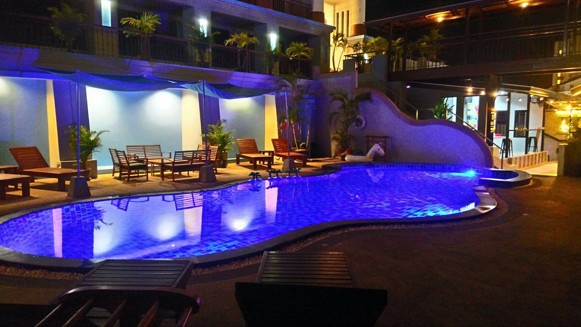 Auberge de jeunesse Bodega Phuket Patong (Adults Only) Extérieur photo